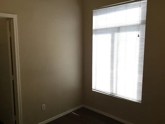 9435 W Pierson St — Photo 17
