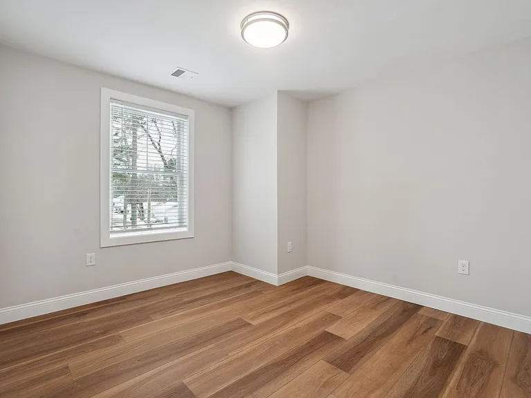 Bayberry Commons- 3 Bedroom 2.5 Bath Townhomes with 2 Car Garage — Photo 86