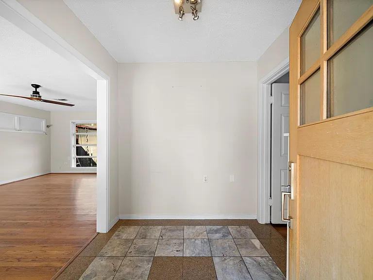 215 Fairbanks St — Photo 2