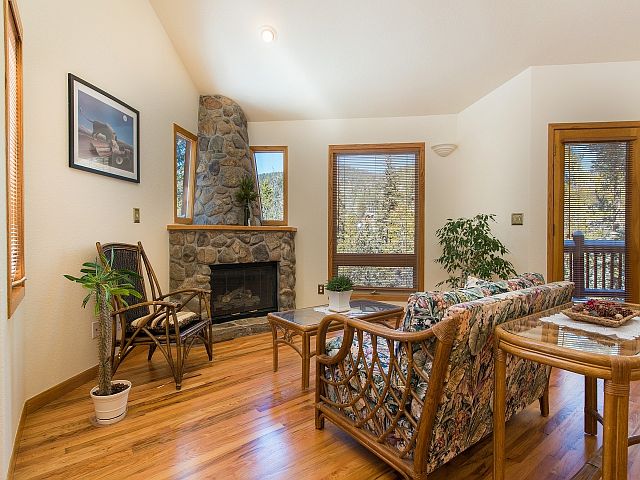 1st image of 3025 E Minnesota St