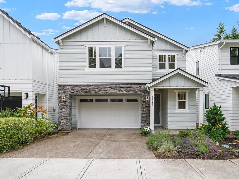11678 NW Kearney St — Photo 32