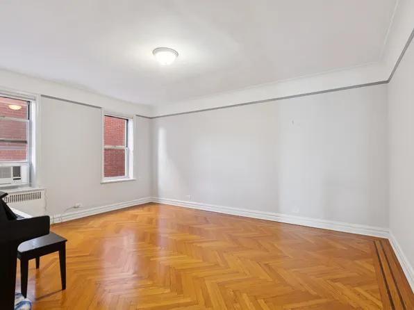 680 West 204th Street 5E image 2 of 22