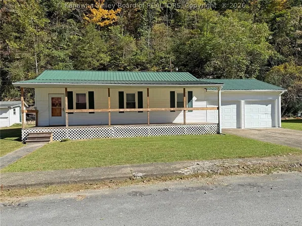 432 Barrett Cir, Wharton, WV 25208