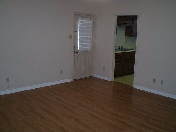 2nd image of 207 Countryhill Dr