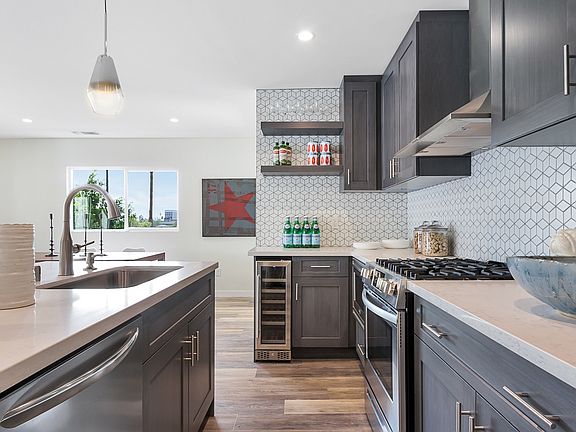 2nd image of 4018 Cumberland Ave #4020