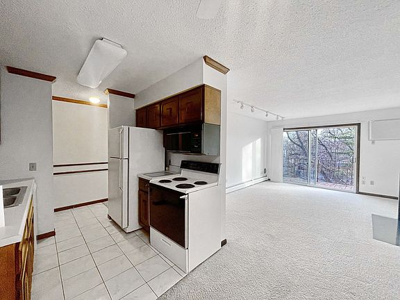 4th image of 3000 W River Pkwy S #201