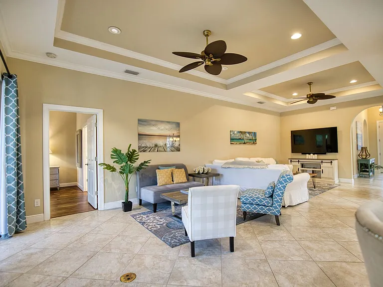 116 Pesaro Dr — Photo 13