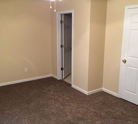 4th image of 261 McNeil St