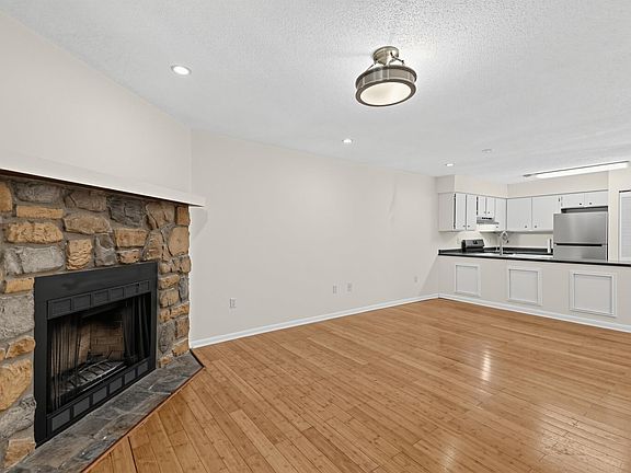 2nd image of 405 Harbison Blvd APT 127