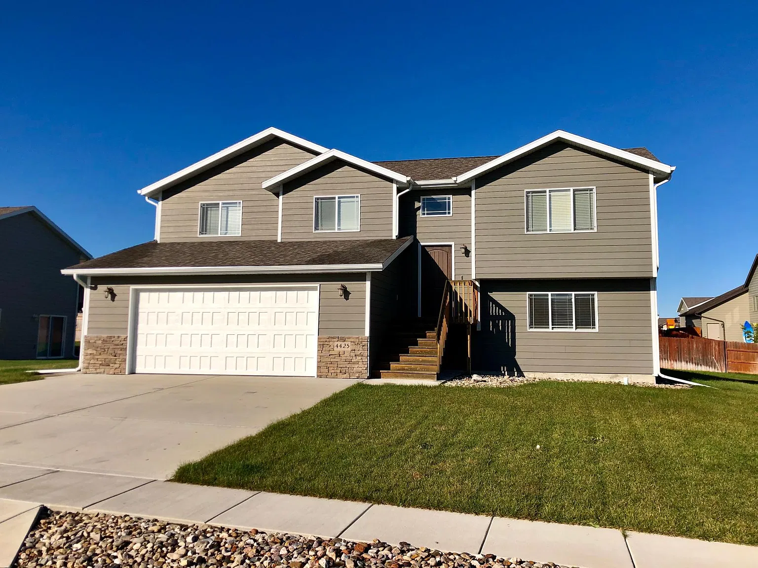 4 bed, 2080 sqft, $2,400 — Photo 1