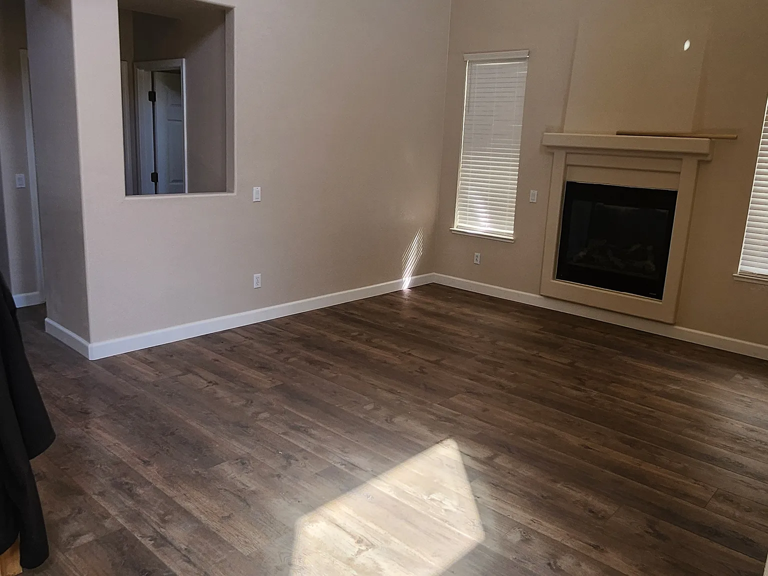 5 bed, 2565 sqft, $2,695 — Photo 2