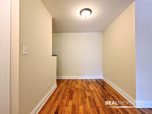 5th image of 510 W Briar Pl #510301