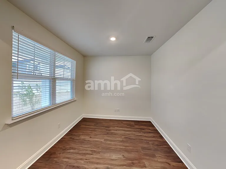 2011 Williamshire Ln — Photo 6