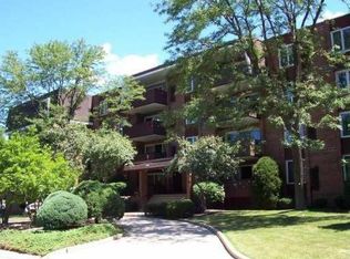 121 S Spruce Ave APT 102, Wood Dale, IL
