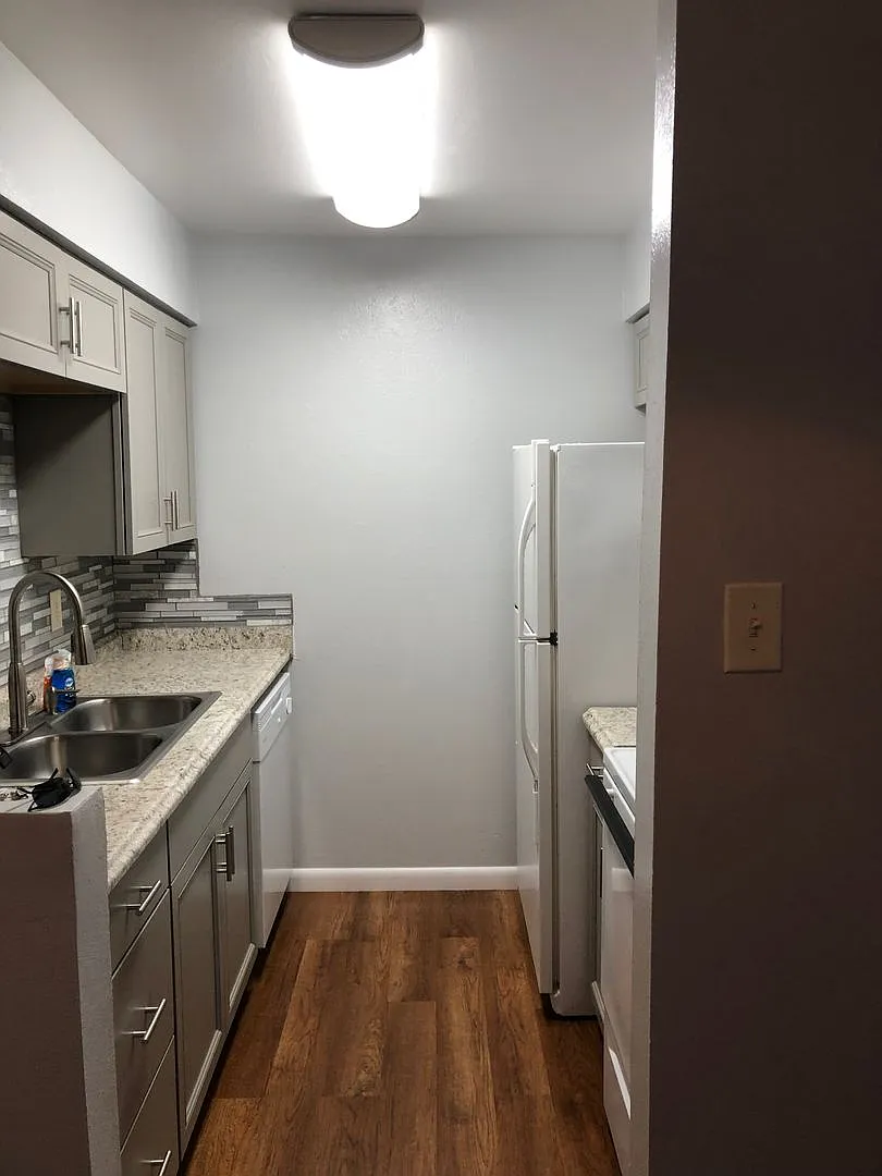 Ne Uptown Winrock Condo 1 Bedroom 1 Bath - Utilities Included — Photo 3