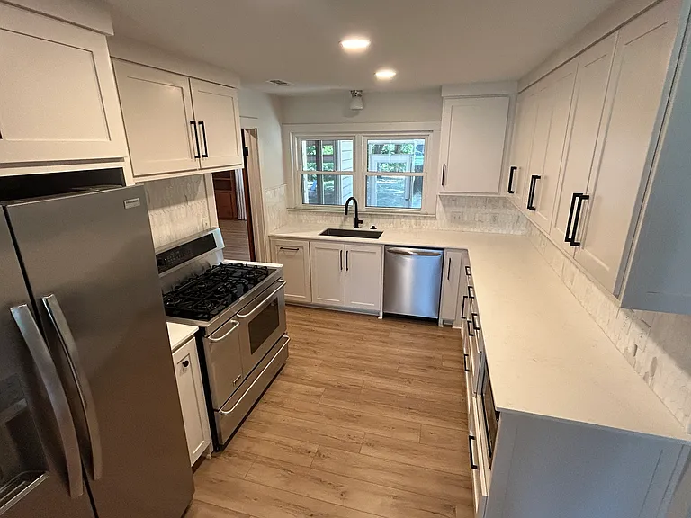 421 W Adams St — Photo 4