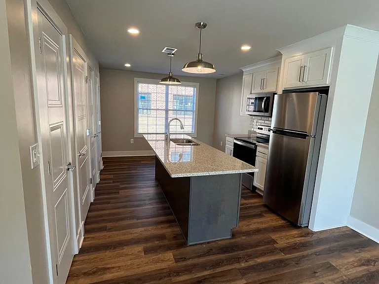 82 Saint James Ct — Photo 14