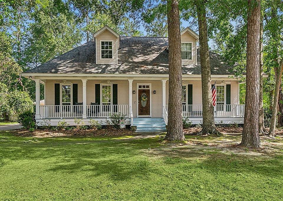 1st image of 20 Forest Green Dr