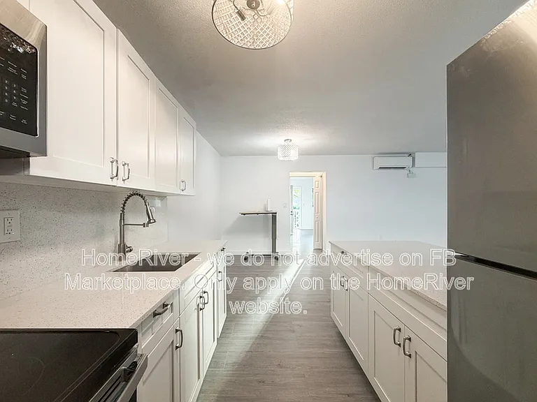900 6th St #3 — Photo 11