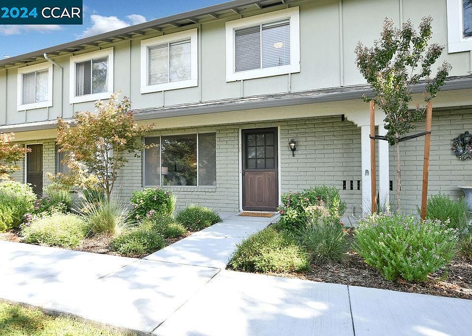 1st image of 30 Fountainhead Ct
