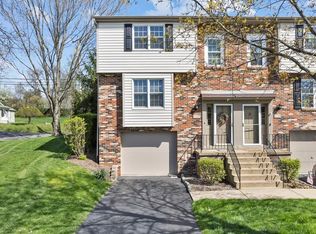 3073 Raintree Dr, Gibsonia, PA 15044