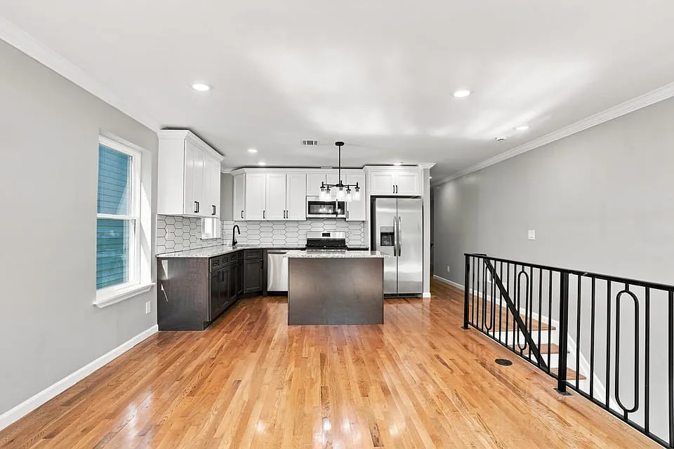 3 bed, $2,800 — Photo 2