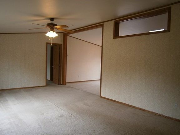 2nd image of 1919 Garden Dr
