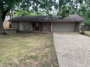 43 Warwick Rd, Little Rock, AR 72205