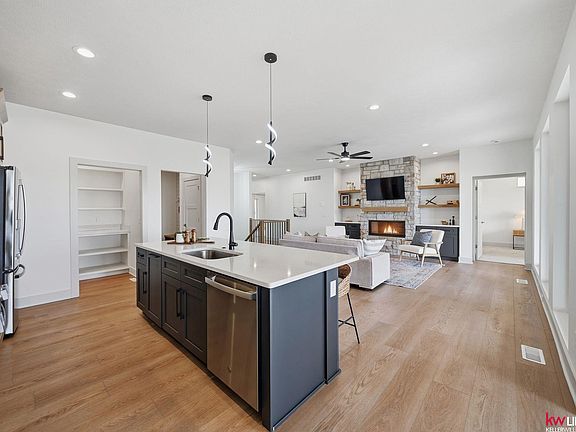 5th image of 9432 87th St