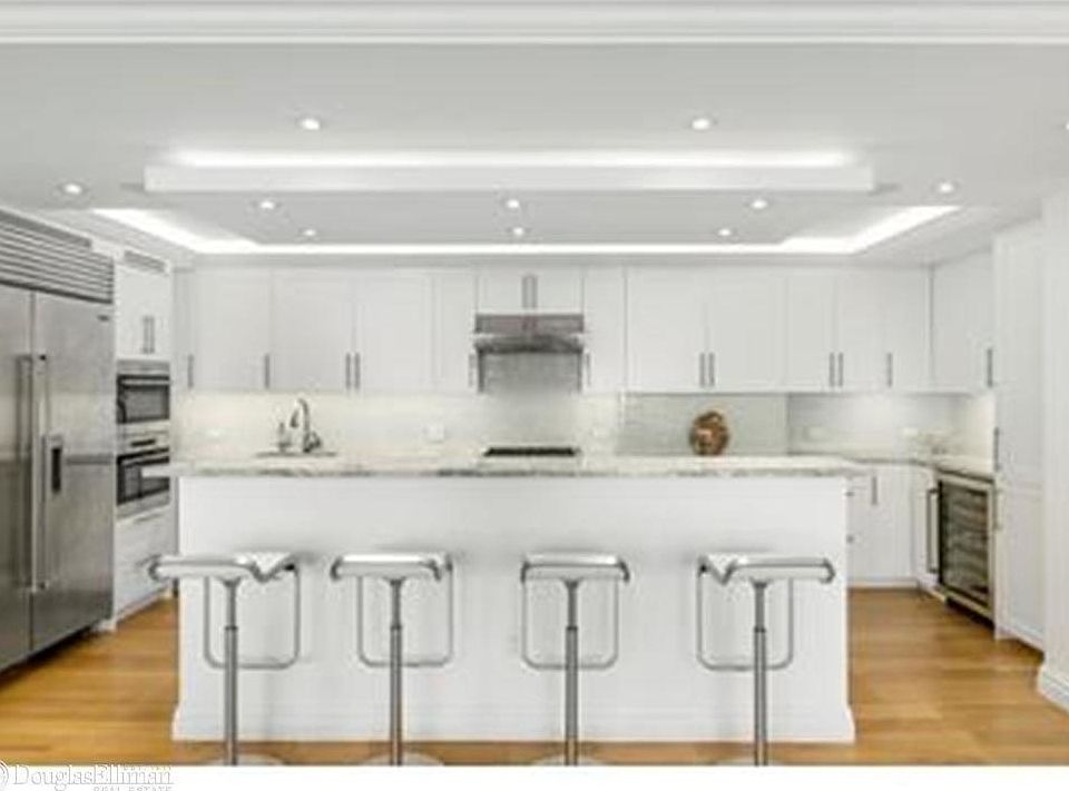 1st image of 30 W 63rd St APT 32T