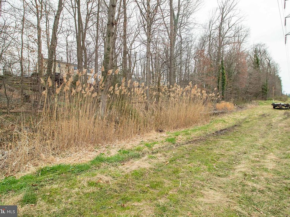 1st image of 13 Woodland Dr