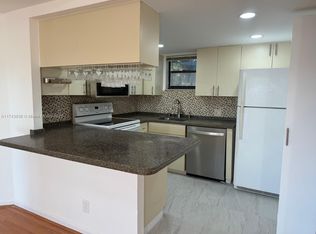8290 Lake Dr APT 307, Doral, FL 33166