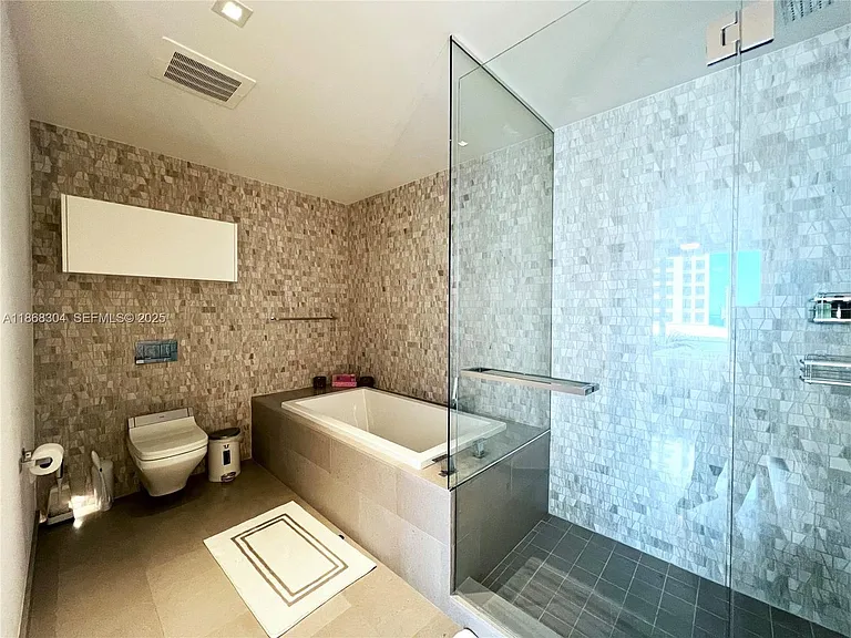 68 SE 6th St #1003 — Photo 11