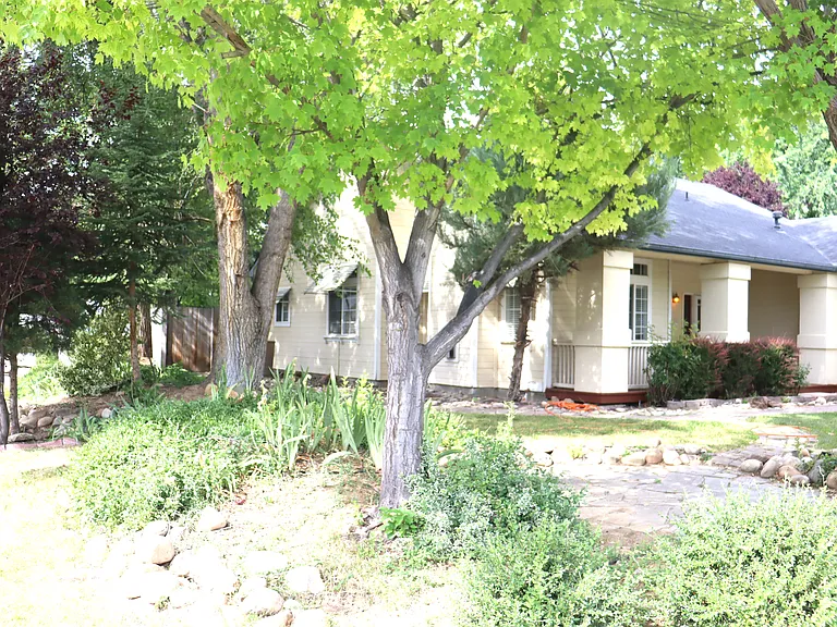 1328 E Hunter Dr — Photo 3