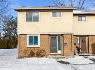 30 Glencoe St #13, Ottawa, ON K2H 8S6