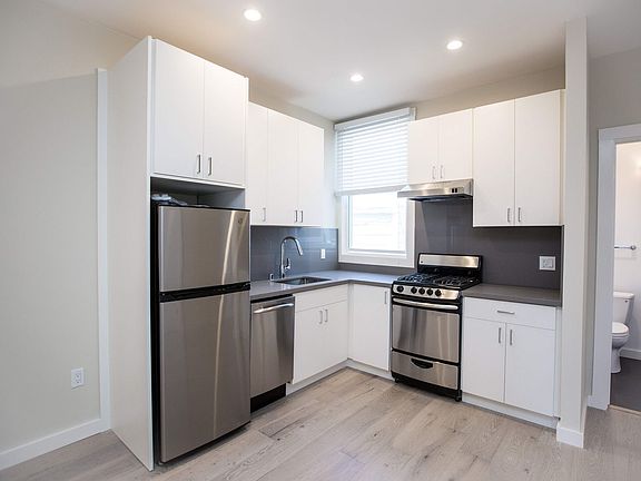 5th image of 1658 Sacramento St #1141R