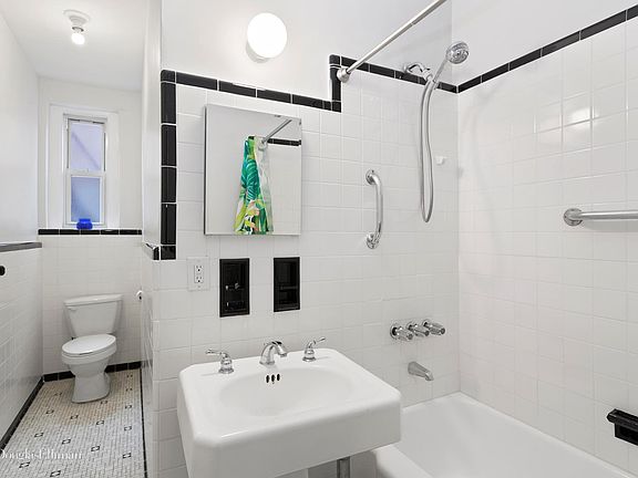 5th image of 44 Prospect Park W APT A4