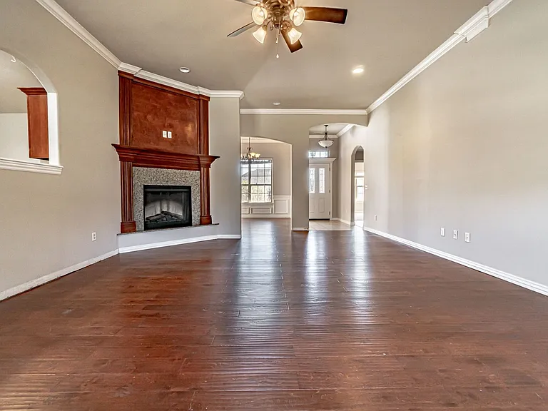 1161 Coventry Ln — Photo 5
