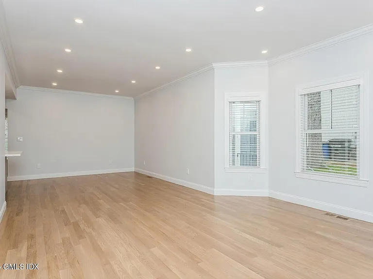 347 Delavan Ave #A — Photo 4