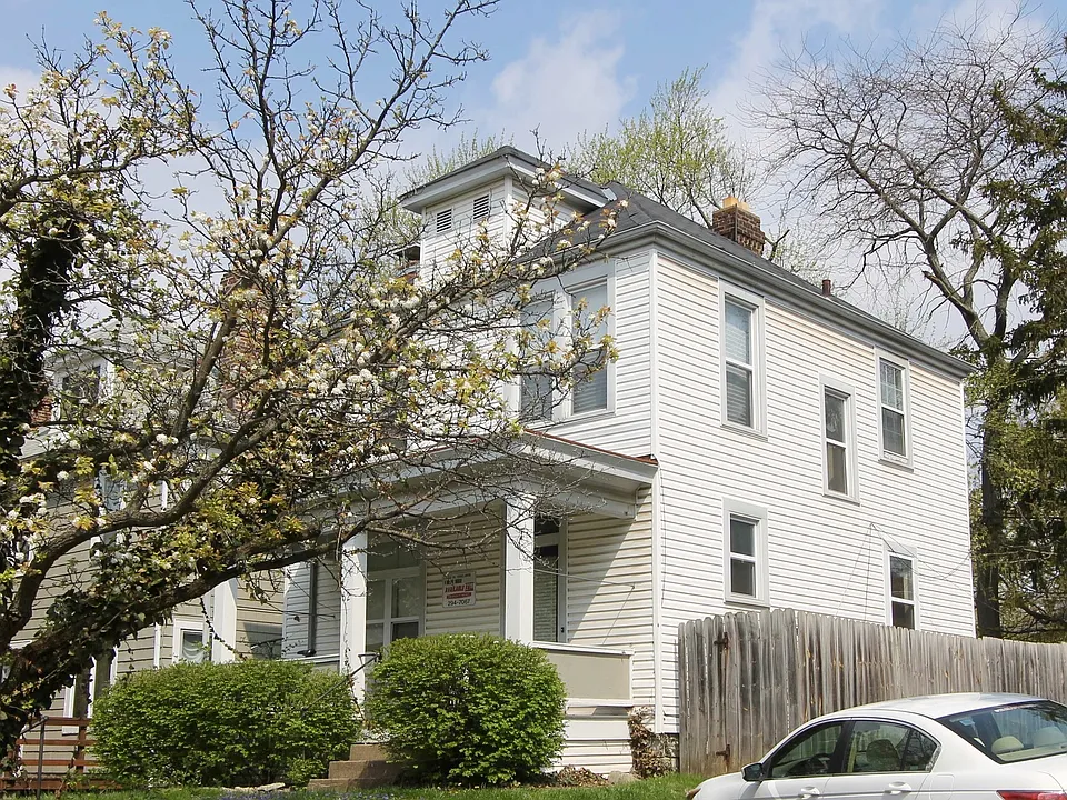 62 W Oakland Ave