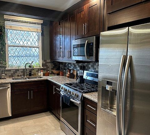 A full view of the kitchen, which is so inviting!
