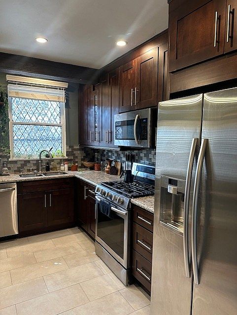 A full view of the kitchen, which is so inviting!