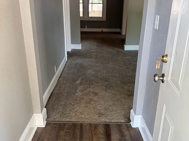 204 S Sycamore St SW — Photo 3
