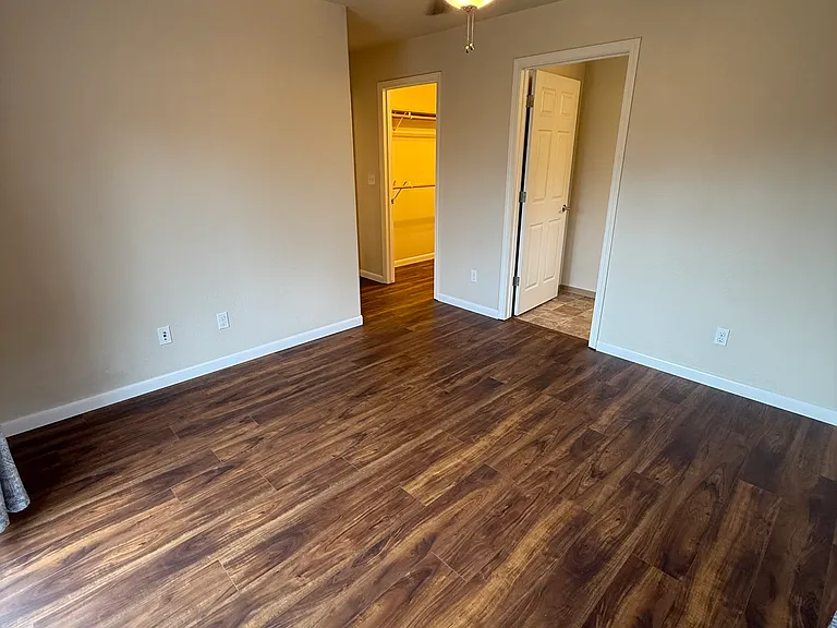 1079 Hilltop Dr — Photo 7