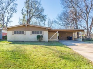 734 Meadowdale Pl, Shreveport, LA 71108