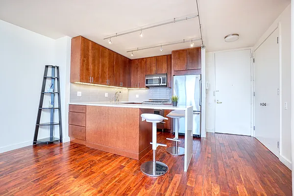 Rented by N & H Realty Group Inc | media 9