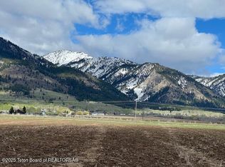 8 Oxeye Daisy Ct, Etna, WY 83118