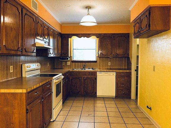 5th image of 3813 Water Oak St
