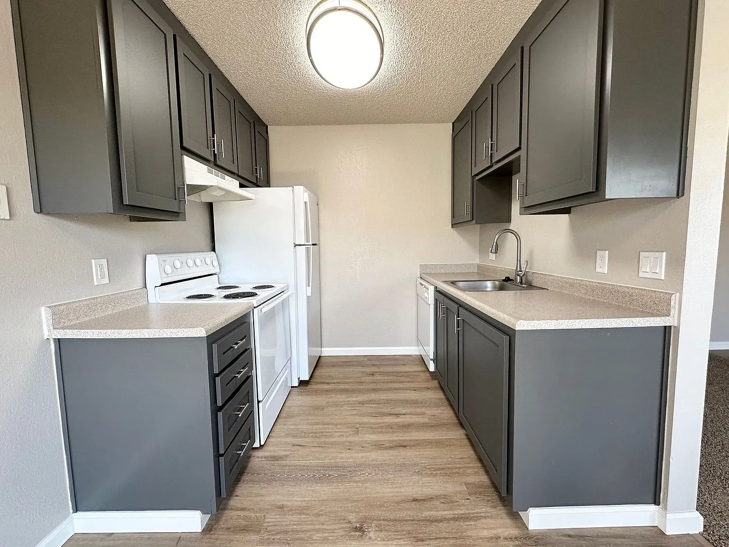 Oasis Apartments — Photo 3