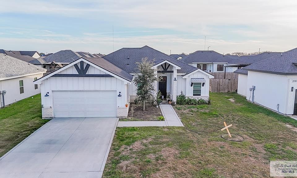 1st image of 213 Janet Cir N